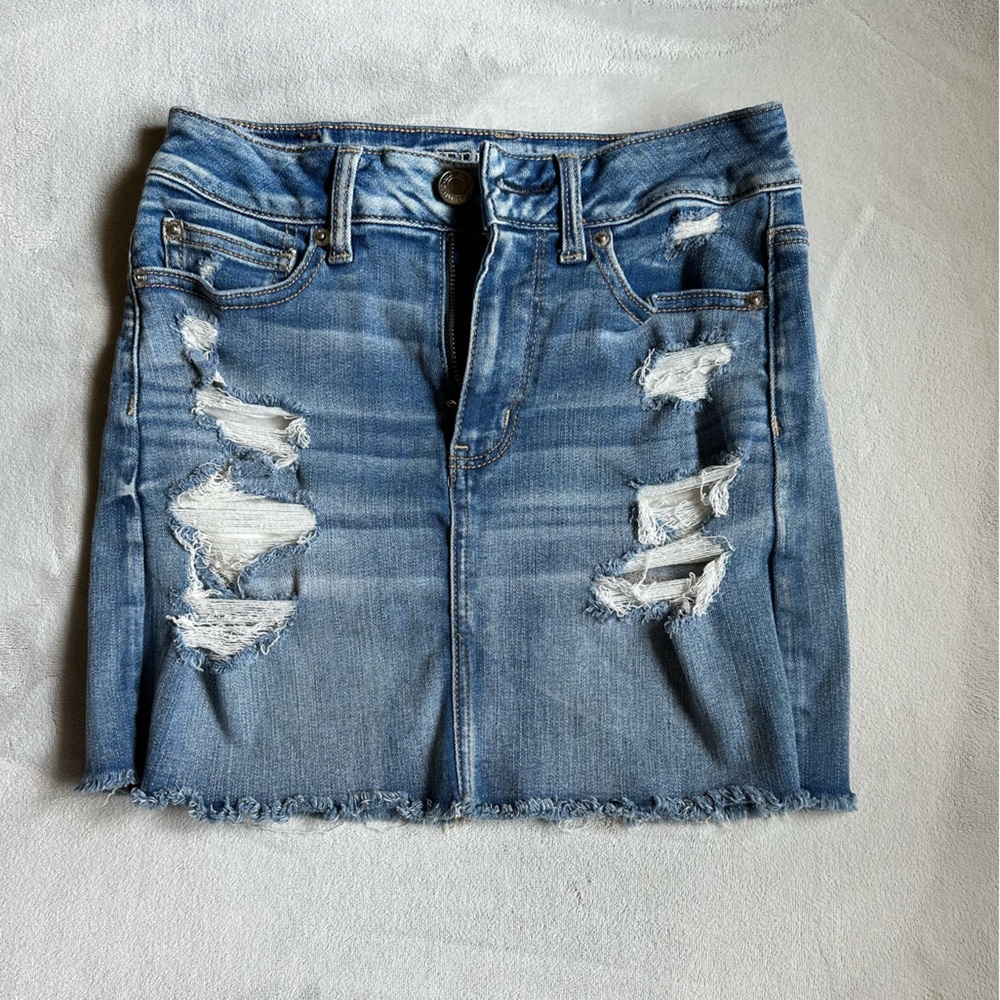 American eagle distressed jean skirt